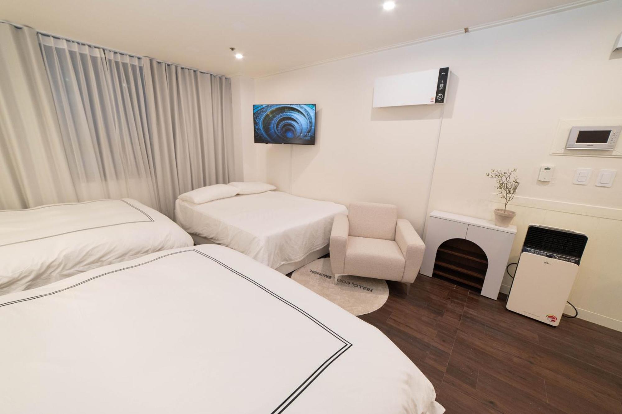 Cloud 9 Hongdae Apartment *